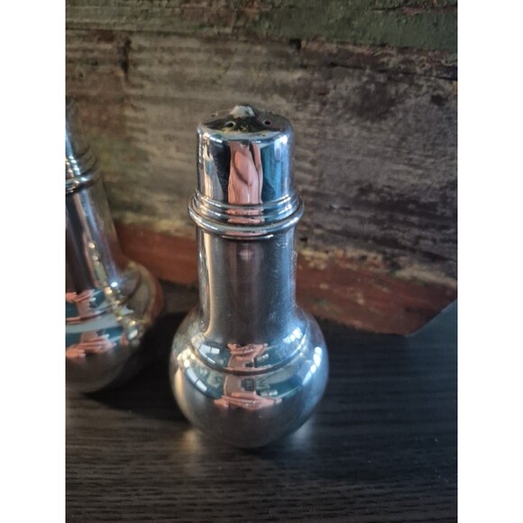 Vintage International Silverplate Salt & Pepper Shakers with Resistant Lining 4" - Picture 4 of 8